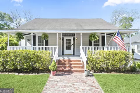 61 Clark St, Newnan, GA 30263