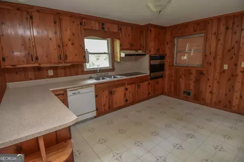 Kitchen - 4145 Highway 81 W, Hampton, GA 30228 photo 3 of 3