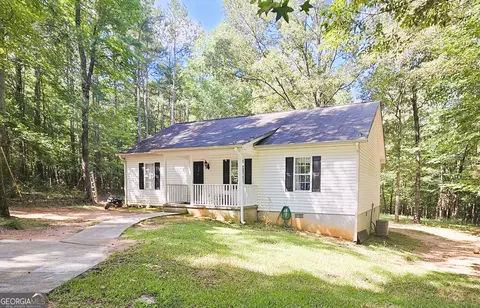 8216 Lakeview Dr SW, Covington, GA 30014