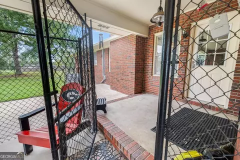 Exterior - 520 S Johnson St, Mount Vernon, GA 30445 photo 6 of 7