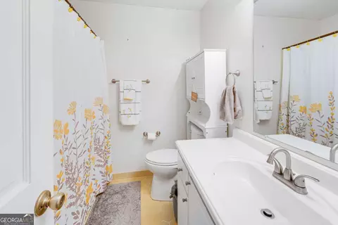 Bath - 520 S Johnson St, Mount Vernon, GA 30445 photo 2 of 2