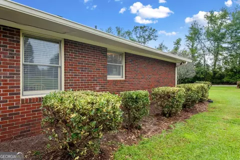 Exterior - 520 S Johnson St, Mount Vernon, GA 30445 photo 3 of 7
