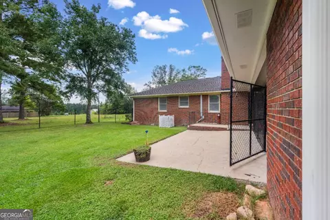 Exterior - 520 S Johnson St, Mount Vernon, GA 30445 photo 7 of 7