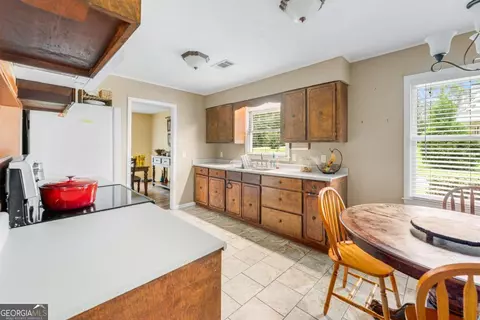 Kitchen - 520 S Johnson St, Mount Vernon, GA 30445 photo 2 of 2