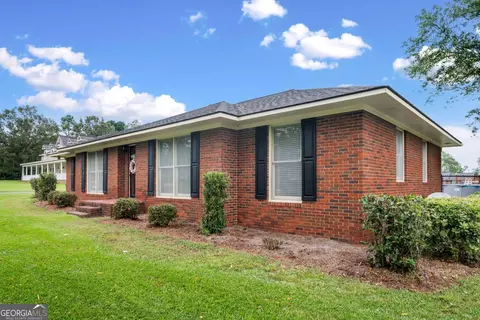 Exterior - 520 S Johnson St, Mount Vernon, GA 30445 photo 2 of 7