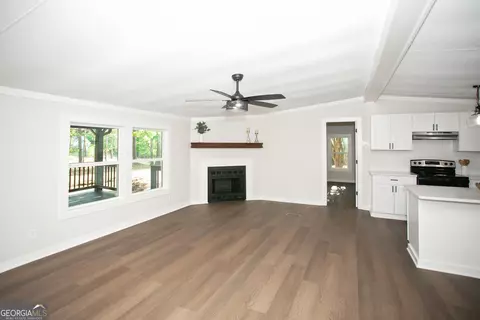 Living - 216 Howard Rd, Barnesville, GA 30204 photo 2 of 3