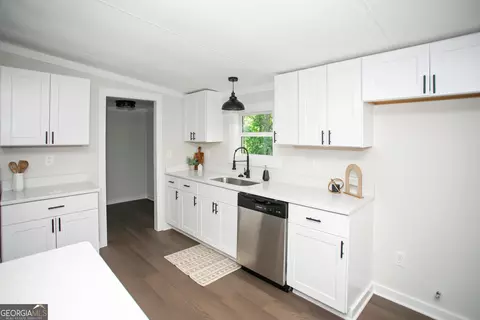 Kitchen - 216 Howard Rd, Barnesville, GA 30204 photo 2 of 2