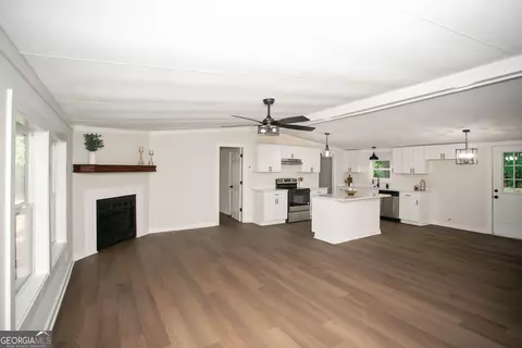 Living - 216 Howard Rd, Barnesville, GA 30204 photo 1 of 3