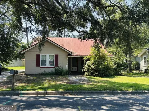 198 Holmesville Ave, Baxley, GA 31513