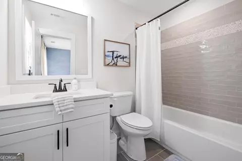 Bath - 815 N Hampton Way, Monroe, GA 30656 photo 9 of 10