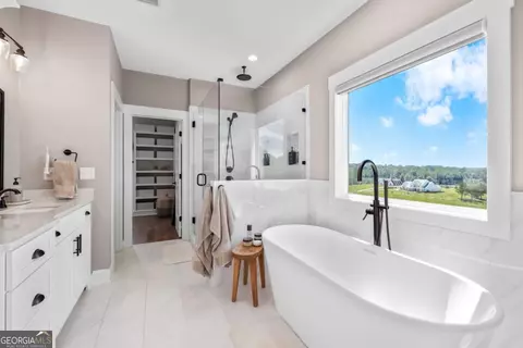 Bath - 815 N Hampton Way, Monroe, GA 30656 photo 2 of 10