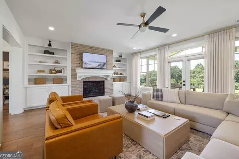Living - 815 N Hampton Way, Monroe, GA 30656 photo 1 of 2