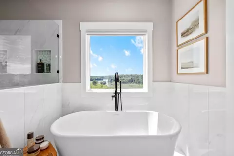 Bath - 815 N Hampton Way, Monroe, GA 30656 photo 3 of 10