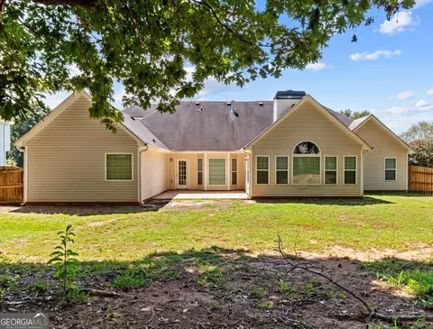 Exterior - 230 Creekside Cir, Hampton, GA 30228 photo 4 of 7