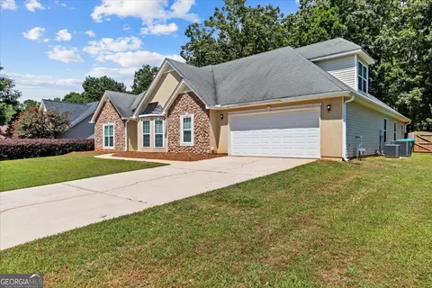 Exterior - 230 Creekside Cir, Hampton, GA 30228 photo 2 of 7