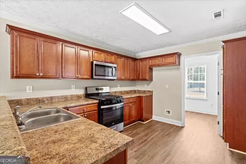 Kitchen - 230 Creekside Cir, Hampton, GA 30228 photo 2 of 2