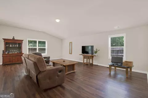 Living - 33 Blackberry Cir, Guyton, GA 31312 photo 2 of 2