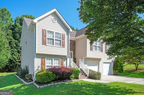 535 Aristocrat Dr, Loganville, GA 30052