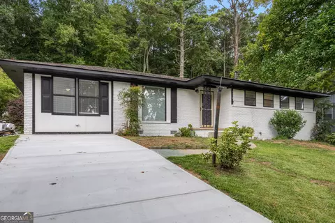 6050 Ledgewood Dr, Forest Park, GA 30297