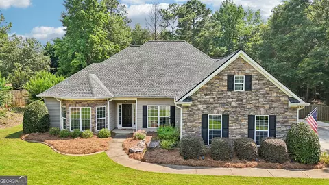 320 Silverbell Ln, Sharpsburg, GA 30277