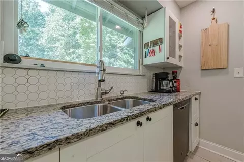 Kitchen - 407 Jon Scott Dr, Alpharetta, GA 30009 photo 5 of 7