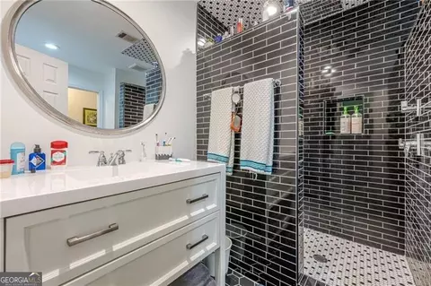 Bath - 407 Jon Scott Dr, Alpharetta, GA 30009 photo 2 of 2