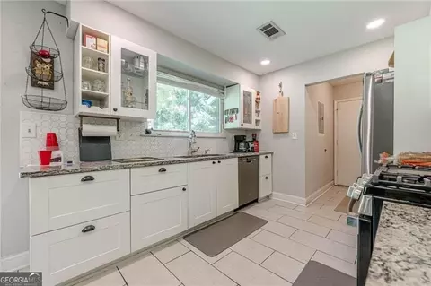 Kitchen - 407 Jon Scott Dr, Alpharetta, GA 30009 photo 4 of 7