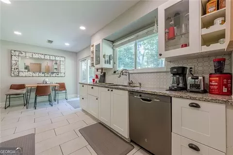 Kitchen - 407 Jon Scott Dr, Alpharetta, GA 30009 photo 6 of 7