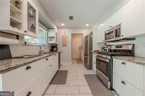 Kitchen - 407 Jon Scott Dr, Alpharetta, GA 30009 photo 3 of 7