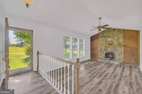 Living - 248 Hagood Dr, Toccoa, GA 30577 photo 2 of 5