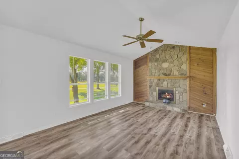 Living - 248 Hagood Dr, Toccoa, GA 30577 photo 3 of 5