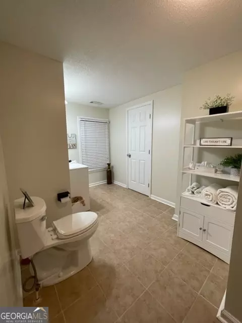 Bath - 192 Arrow Point Rd, Jackson, GA 30233 photo 1 of 5