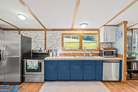 Kitchen - 29 Hickey Rd, Franklin, GA 30217 photo 2 of 2