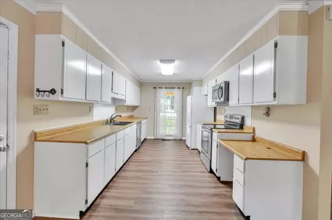 Kitchen - 311 Holly Dr, Dublin, GA 31021 photo 3 of 5
