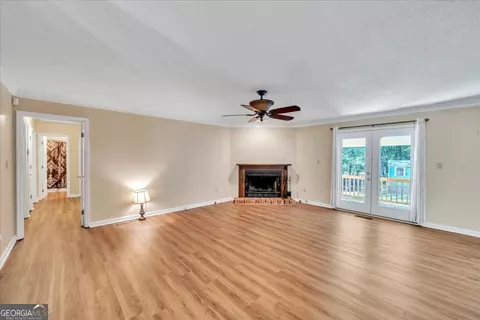 Living - 311 Holly Dr, Dublin, GA 31021 photo 2 of 5