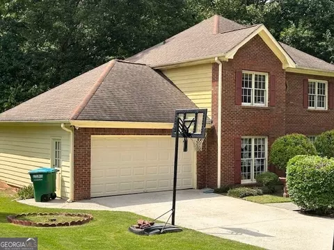 2720 Trotters Pointe Dr, Snellville, GA 30039