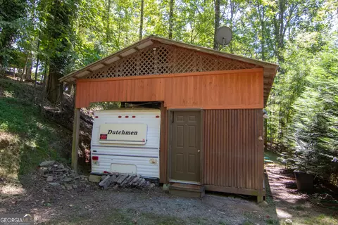 71 6th St, Ellijay, GA 30540
