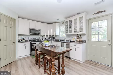 Kitchen - 264 Millstone Dr, Hampton, GA 30228 photo 1 of 2