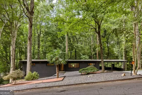 884 Vistavia Cir, Decatur, GA 30033