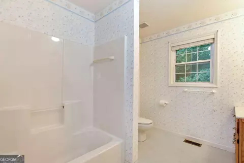 Bath - 266 Short Ave, Cornelia, GA 30531 photo 1 of 5