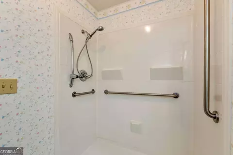 Bath - 266 Short Ave, Cornelia, GA 30531 photo 4 of 5