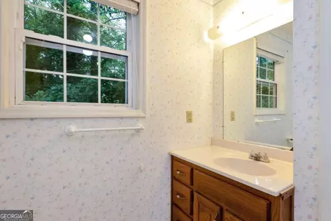 Bath - 266 Short Ave, Cornelia, GA 30531 photo 2 of 5