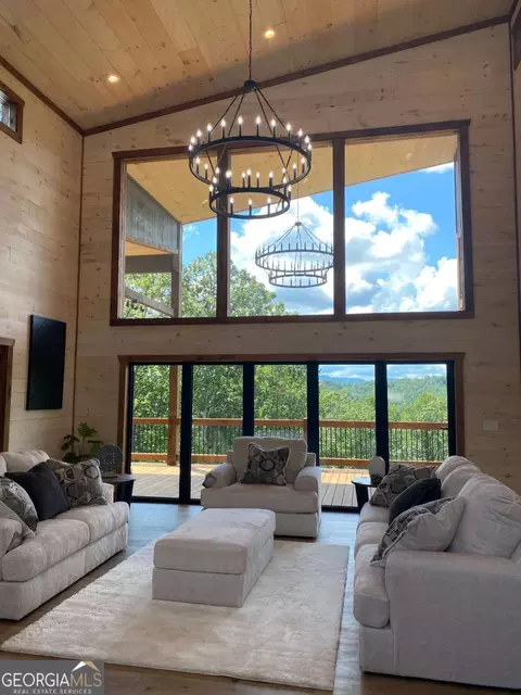 356 Mountain Ridge Dr, Blue Ridge, GA 30513