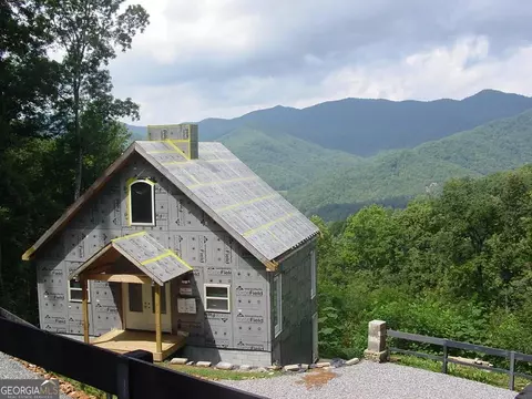 APT 14 Roaring Ridge Trail, Hiawassee, GA 30546