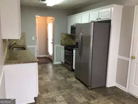Kitchen - 1624 Graystone Dr, Hampton, GA 30228 photo 4 of 5
