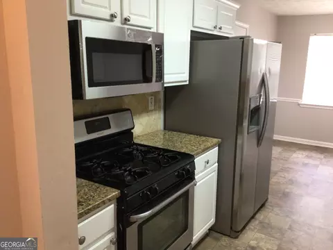 Kitchen - 1624 Graystone Dr, Hampton, GA 30228 photo 3 of 5