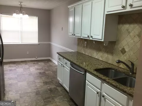 Kitchen - 1624 Graystone Dr, Hampton, GA 30228 photo 2 of 5