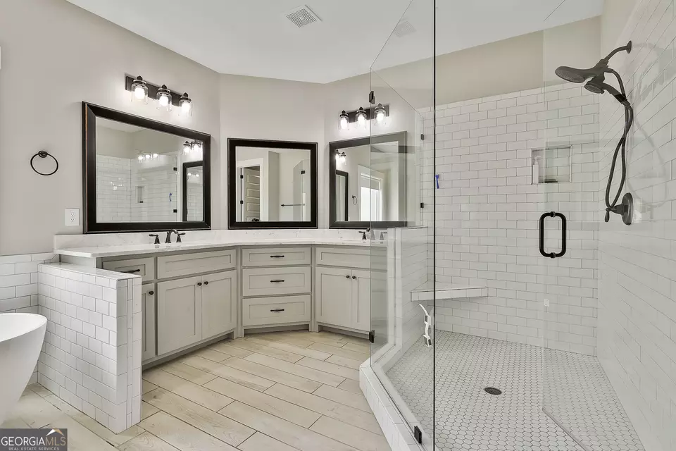 Bath - 38 Platinum Rdg, Sharpsburg, GA 30277 photo 2 of 5