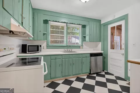 Kitchen - 109 Waverly Way, Lagrange, GA 30240 photo 2 of 3