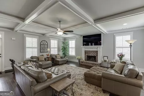 Living - 890 Smith Mill Rd, Winder, GA 30680 photo 2 of 4